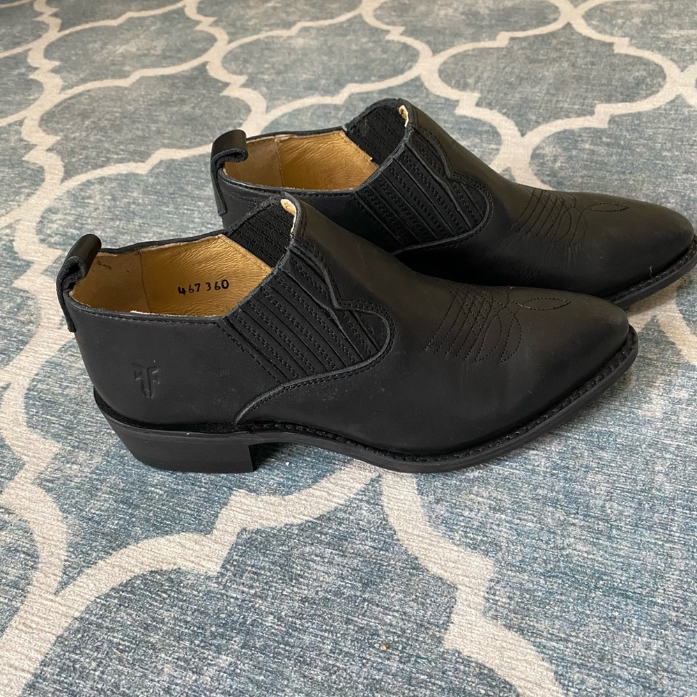 Frye Billy Shootie size 6